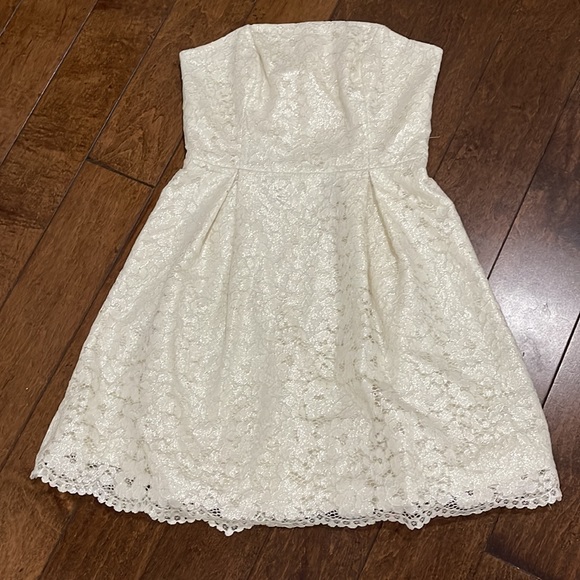 Lilly Pulitzer Marielle Cameo Cream Metallic Race For This Lace Dress Sz M - Picture 2 of 3